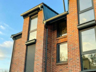 Modernes Mehrfamilienhaus von 2022 – 12 vermietete Wohneinheiten plus Bauvorbescheid für 3 weitere