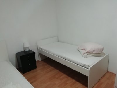 Mehrere voll möblierte WG-Zimmer (mit/ohne Balkon) zu vermieten nähe Uni - several furnished rooms in a shared apartment near Ulm university