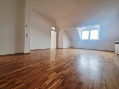 Stilvolle 3-Zimmer-Dachgeschosswohnung mit Balkon über den Dächern von Oranienburg