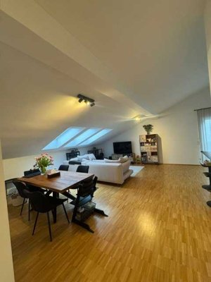 ***Stilvolle 4 Zimmerwohnung mit zwei Balkonen - universitätsnah in Ziegetsdorf***