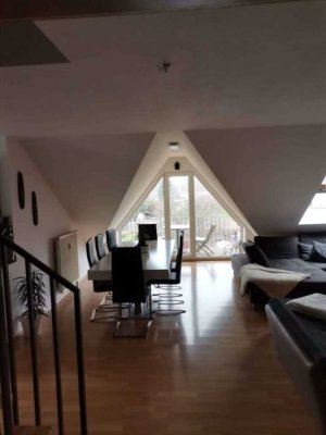 Stilvolle 4-Raum-Dachgeschosswohnung mit Balkon in Bonn/Bornheim