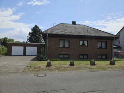 Privatverkauf: Großzügiger, freistehender Bungalow mit ausgebautem Souterrain und Doppelgarage