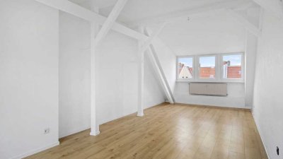 Dachgeschosswohnung mit großzügigem Süd-Balkon - Wohnen über den Dächern Neuköllns