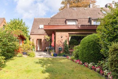 Doppelhaushälfte mit großem Grundstück in zentraler Lage von Neumünster