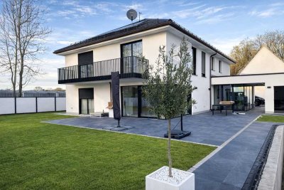 Luxuriöses und modernes Einfamilienhaus mit Pool, Privatstraße & Vollmöblierung - 430m² Innenfläche