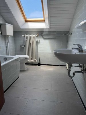 Schöne 3-Zi-DG-Wohnung in Weil-Gartenstadt