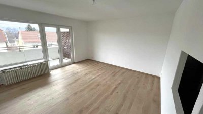 Bad 2024 kernsaniert! Hervorragend geschnittene 2-Zimmer-Wohnung, Einbauküche & Balkon in Weilbach