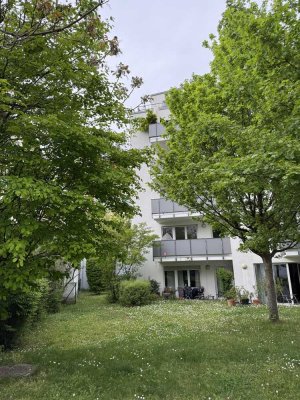 Große 3-Zimmer-Wohnung in Stuttgart-Süd mit 2 Bädern, Balkon und toller Aussicht - provisionsfrei