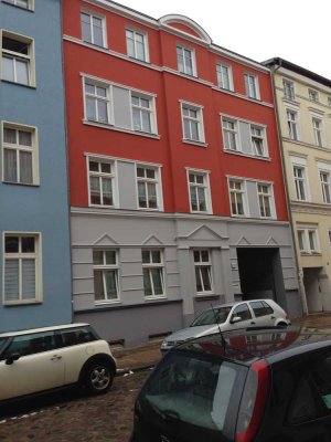 2-Zimmer-Wohnung mit integrierter Küche, Balkon und Keller