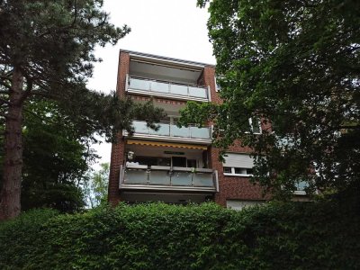 Modernisierte Wohnung mit drei Zimmern sowie Balkon in Erftstadt- Liblar