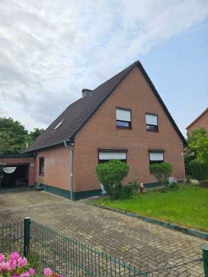 WOHNTRAUM MIT EINLIEGERWOHG IN ZENTRALER U. GRÜNER LAGE  V. LÜTJENBURG IN OSTSEENÄHE