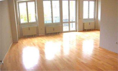 Sonnige 2-Zimmer Wohnung mit Balkon in Taufkirchen