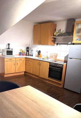 Zwei Zimmer Dachgeschoßwohnung mit EBK in Lollar