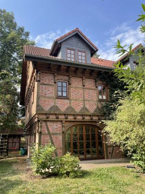 Geschmackvolle DHH 4-Zi mit EBK und Garten