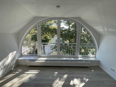 Klimatisierte Dachgeschosswohnung mit hochwertiger Einbauküche