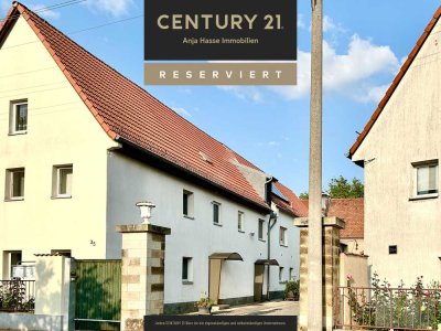 Hofidylle: historische Doppelhaushälfte auf Dreiseitenhof