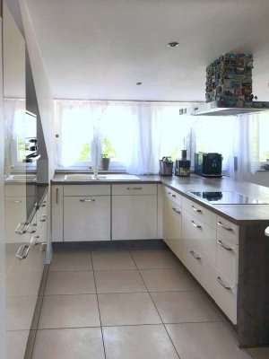 NEUWERTIGE 3,5 ZIMMER WOHNUNG MIT CHARMANTER LOGGIA