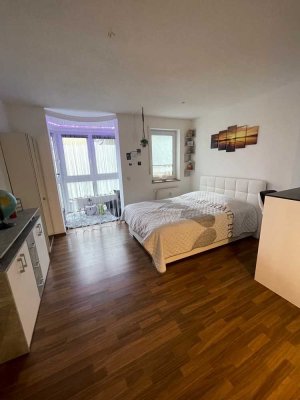 Modernes 1 Zimmer Apartment -- frisch renoviert und hochwertig eingerichtet ** Wintergarten + TG