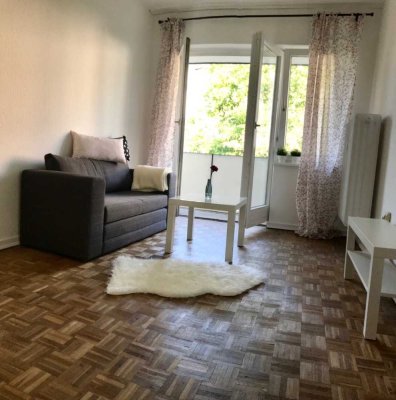 Top Lage: möblierte 1-Zimmer-Wohnung mit Balkon in Winterhude, Hamburg