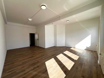 KL-City, 3 ZKB Wohnung mit neuer EBK, Aufzug, Stellplatz, Gäste-WC "SANIERT''