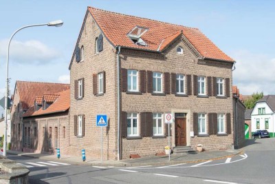 Erdgeschosswohnung mit Terrasse in idyllischer Hofanlage