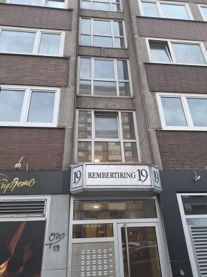 sehr helle 2 Zimmer Wohnung mit Fahrstuhl in Bahnhofsnähe