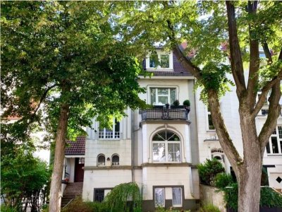 Charmante 2-Zimmer Altbauwohnung in Jugendstilvilla – renoviert, Uninähe, Balkon und Dachterrasse