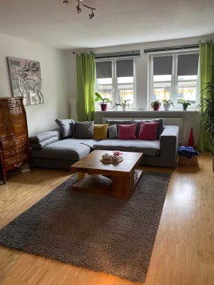2-Zimmer-Wohnung mit Balkon, Parkett und Carport