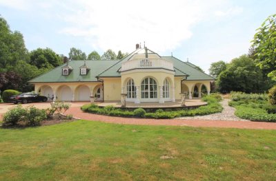 Exklusive Villa mit angelegten See, Innenschwimmbad und Sauna in Toplage