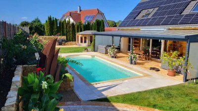 Mediterranes Urlaubsfeeling in energieeff. EFH / MGH mit Pool, 345 qm, 30kWp ; auch Mietkauf möglich