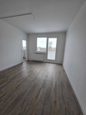 gut geschnittene 2-Raum-Wohnung mit Wannenbad, Balkon und Keller