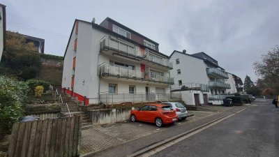 Praktische 1 Zimmer Wohnung mit Küche, Bad und Flur mit Parkblick in Wiesbaden- Medenbach