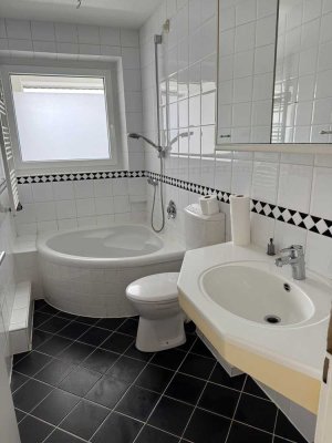 Modernisierte 2-Zimmer-Wohnung mit Balkon im 1. OG in Wesseling