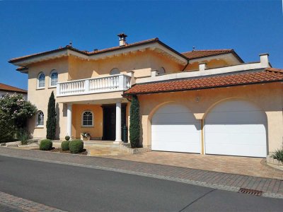Hochwertige und großzügige Mediterrane Landhausvilla!