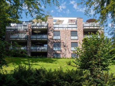 Penthouse Wohnung mit zwei Dachterrassen auf Parkgrundstück mit Alsterzugang