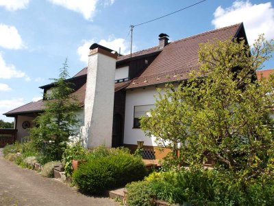 Sofort beziehbar! Großes Wohnhaus in ruhiger Lage und herrlichem Ausblick!