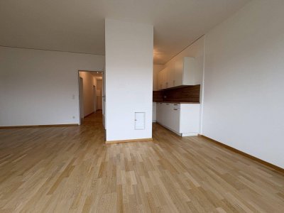 Helle 3-Zimmer Wohnung mit Loggia, Balkon und Parkplatz