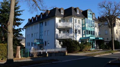 Moderne Stadtrandwohnung mit Balkon, großzügiges Wohnzimmer und Tiefgarage!