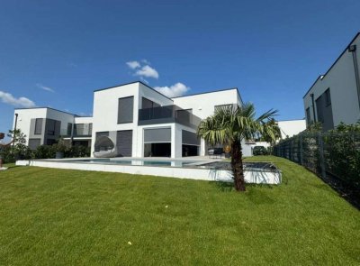 Luxuriöse Villa mit Pool und Garten in Oberwaltersdorf