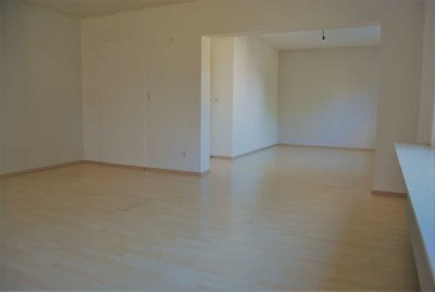 Sehr helle 3 Zimmer Wohnung mit großem Wintergarten Großkrotzenburg
