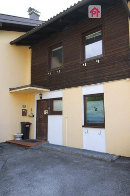 Eugendorf: geräumiges Reihenhaus in absoluter Ruhelage mit Garage und KfZ Stellplatz