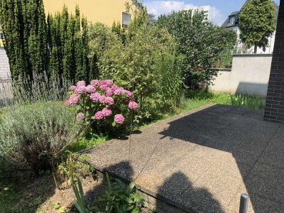 lichtdurchflutete 2-Zimmerwohnung mit Terrasse, Stadtteil Niederursel