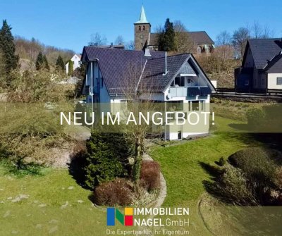 Vermietet und modernisiert: Attraktives Dreifamilienhaus in idyllischer Hanglage