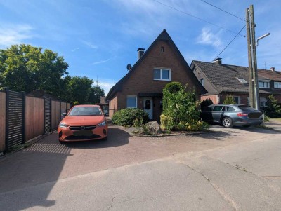 Charmantes Einfamilienhaus mit großem Garten, Pool & Partyhaus – Gepflegter Wohntraum mit Charakter