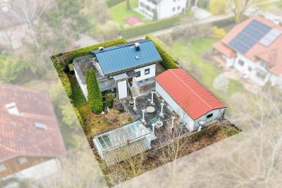 RENOVIERUNGSBEDÜRFTIGES EINFAMILIENHAUS MIT GROSSZÜGIGER TERRASSE UND STELLPLÄTZEN IN BÜRMOOS