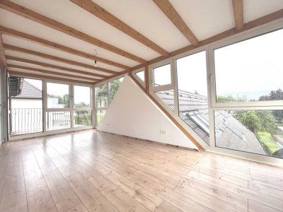 7307 - Renovierte und Lichtdurchflutete 4-Zimmerwohnung mit Wintergarten u. Balkon!