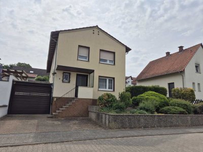 Freistehendes Einfamilienhaus mit großzügigem Grundstück