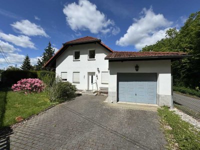 Zwei Häuser – ein Preis: Großzügiges Einfamilienhaus mit zusätzlichem Bungalow und Gartenparadies