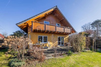 Einfamilienhaus in Fredersdorf - Inkl. Einbauküche, zwei Bädern, Rollladen, Kamin, Balkon, Carport