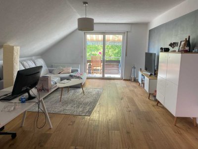 Helle 2 Zimmer DG Wohnung in Karlsruhe Beiertheim mit Balkon